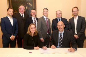 Representatives of Evonik and DHL signing the agreement in the Marl Chemical Park. [Photo: DHL]