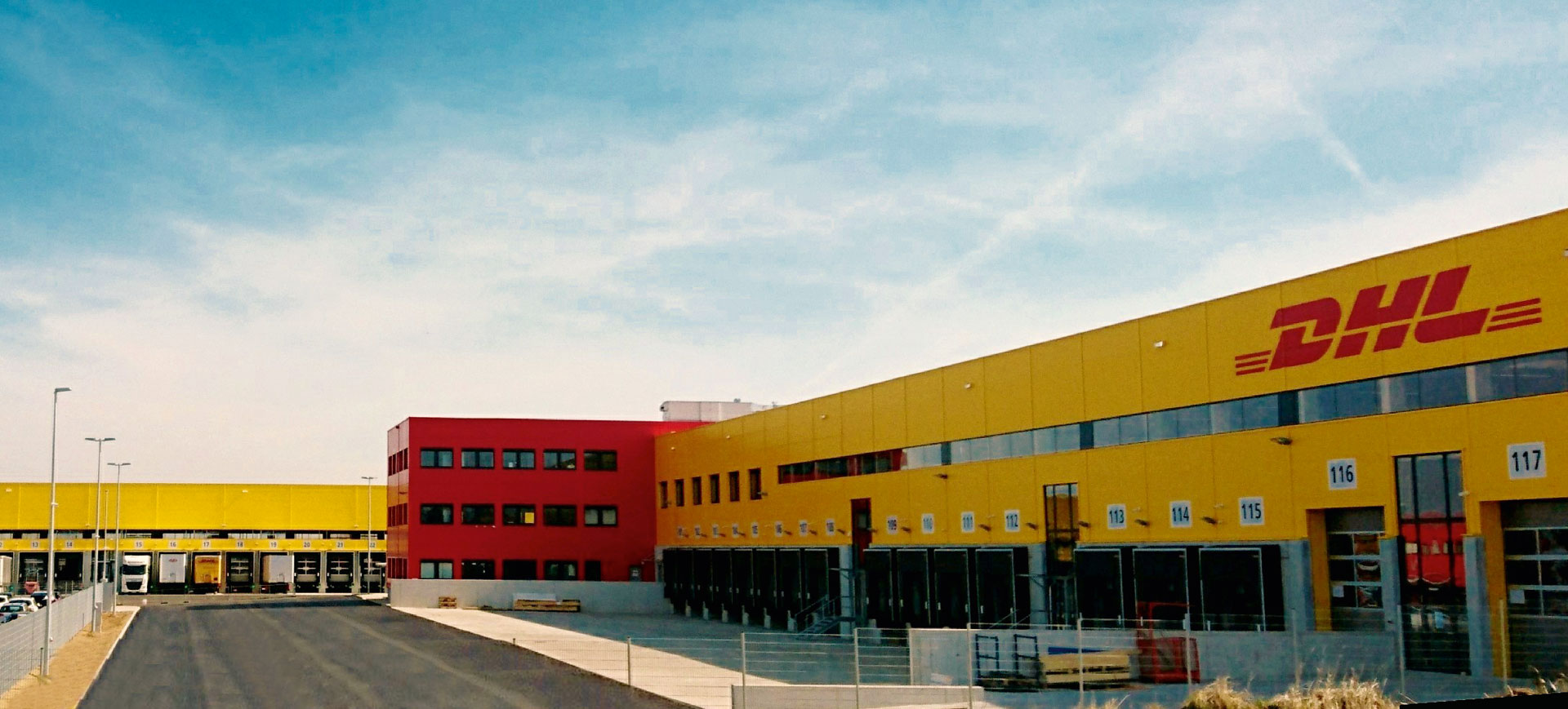 DHL eröffnet hochmodernen Logistik-Hub am Flughafen Wien ...