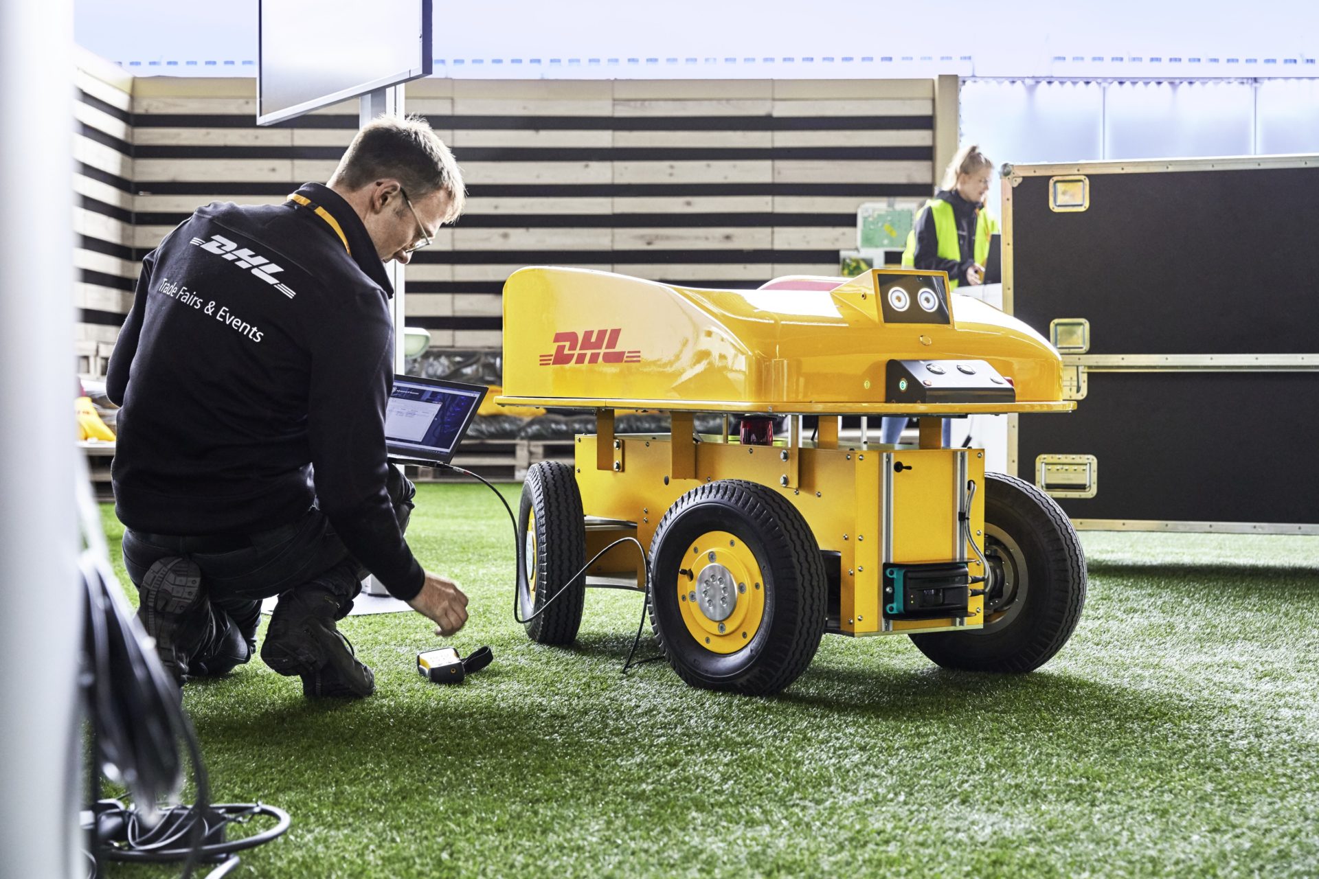 Dhl robotics store