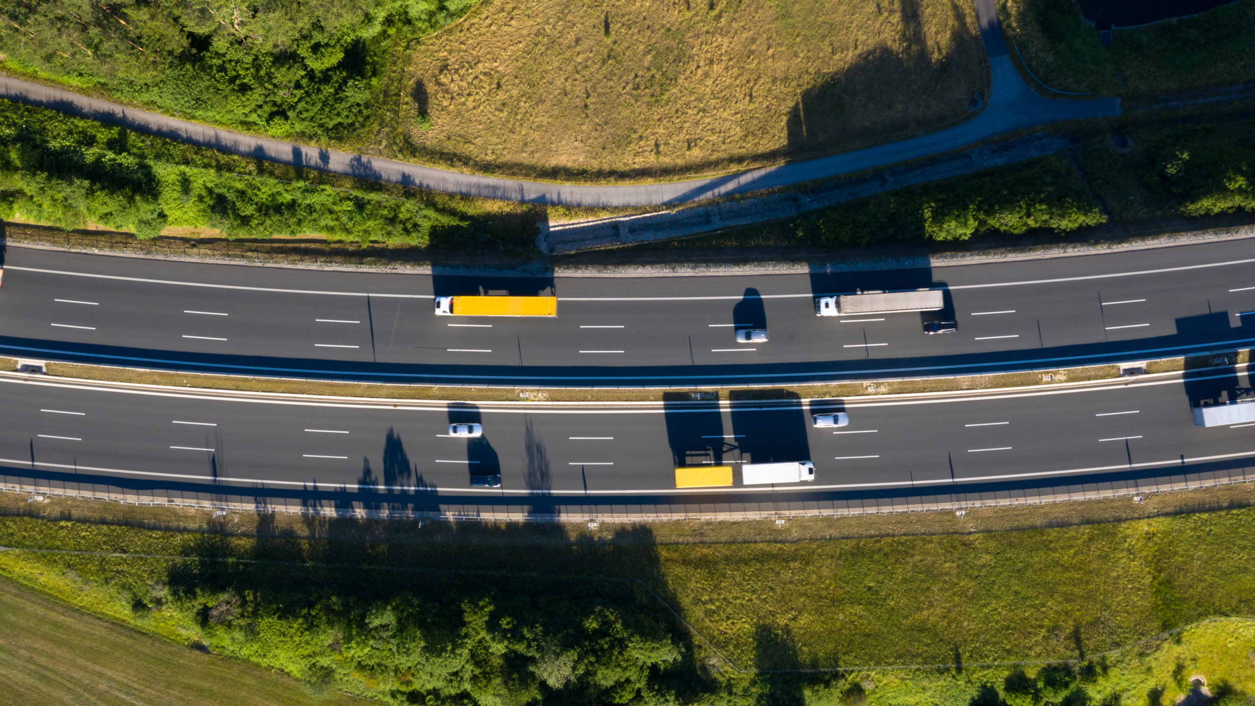 DHL: Pionier im Einsatz von Elektro-Lkws für eine nachhaltige Zukunft