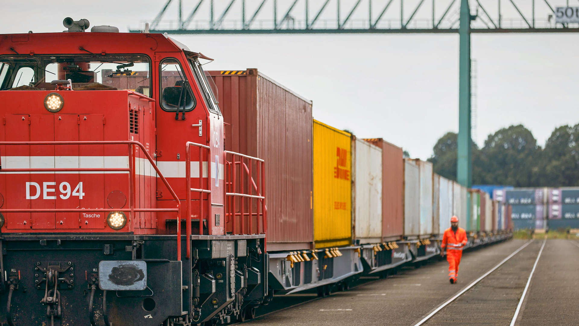 Rail Freight – Pros and Cons of Rail Transport | DHL Freight