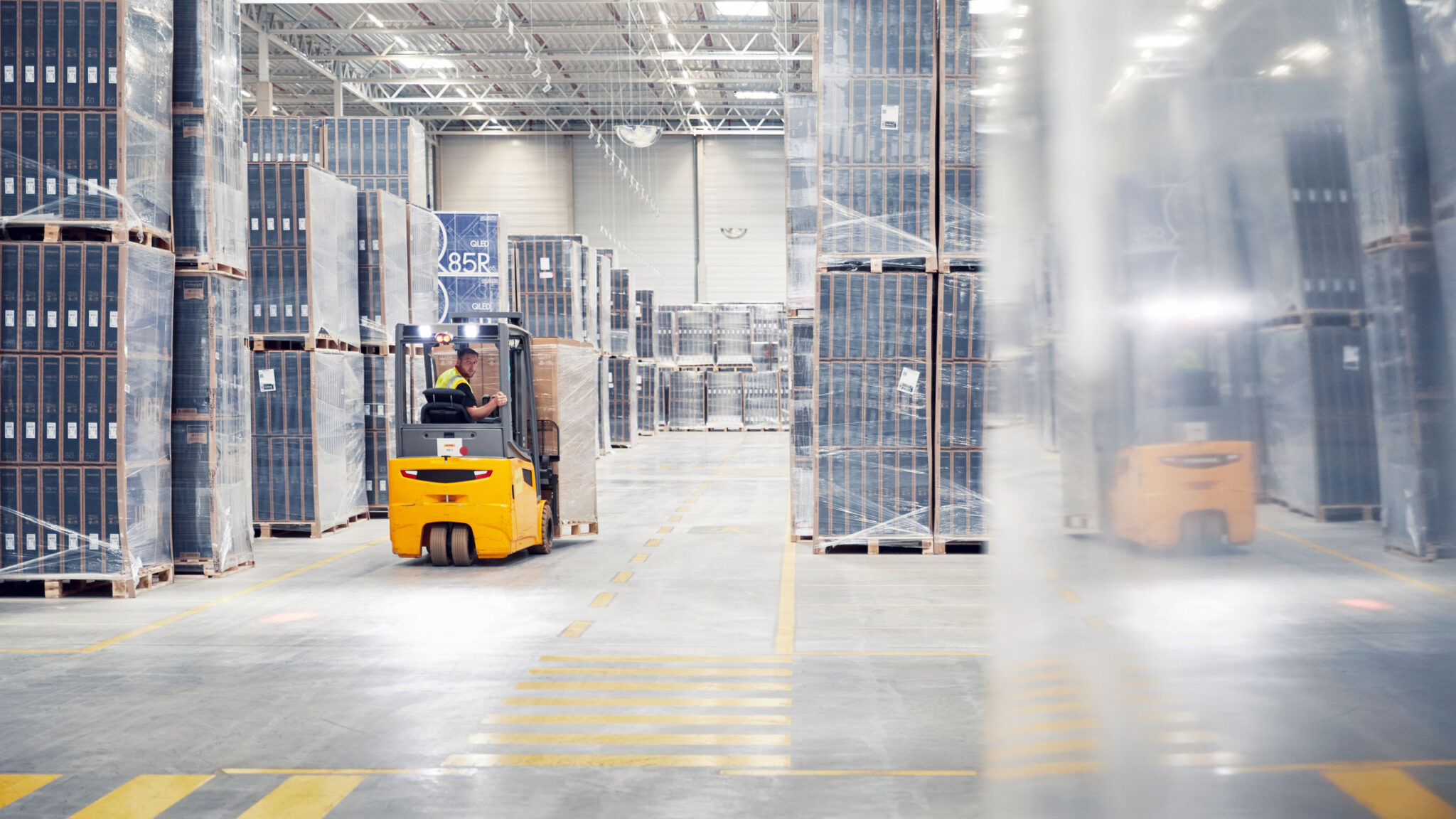 Distribution Logistics 101 Definition and Tasks DHL Freight