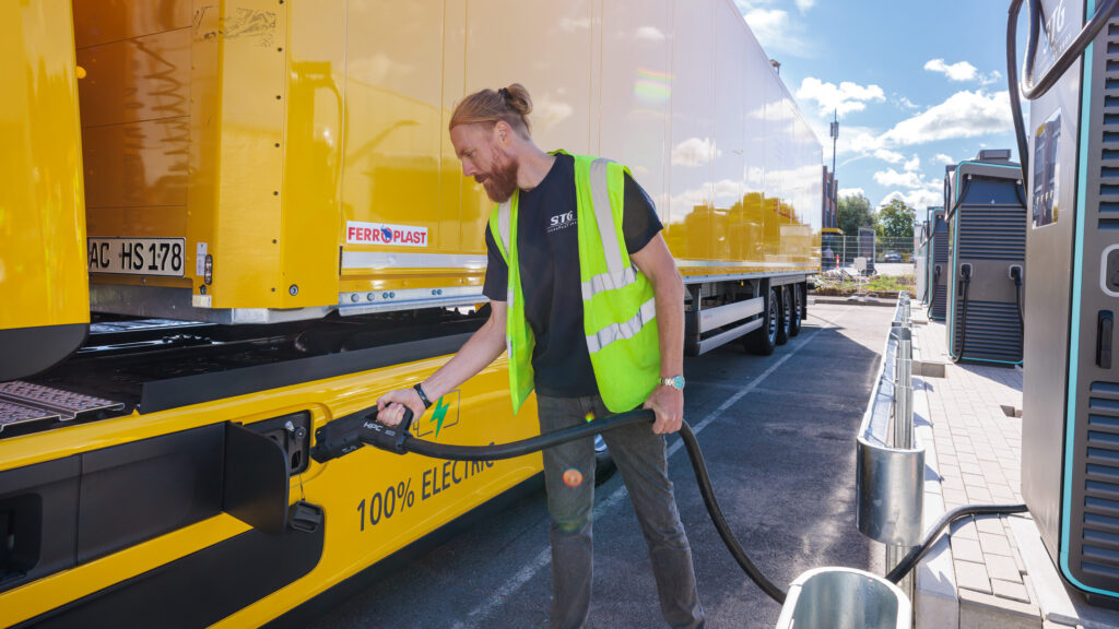 Charging the new Mercedes eActros for DHL Freight