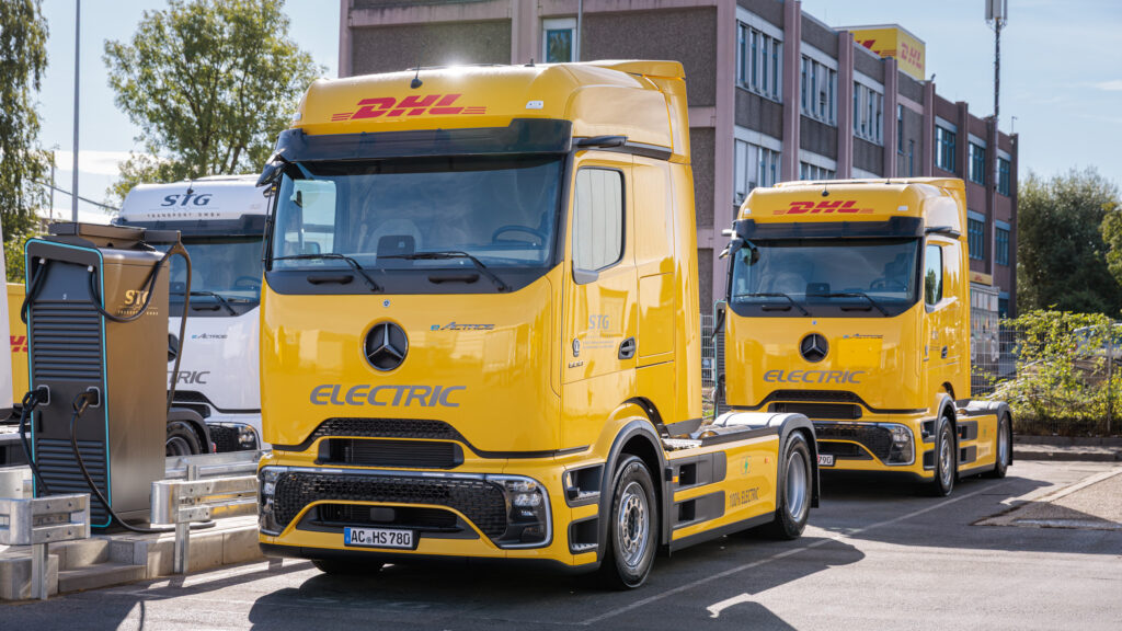 Two of the new Mercedes eActros for DHL Freight