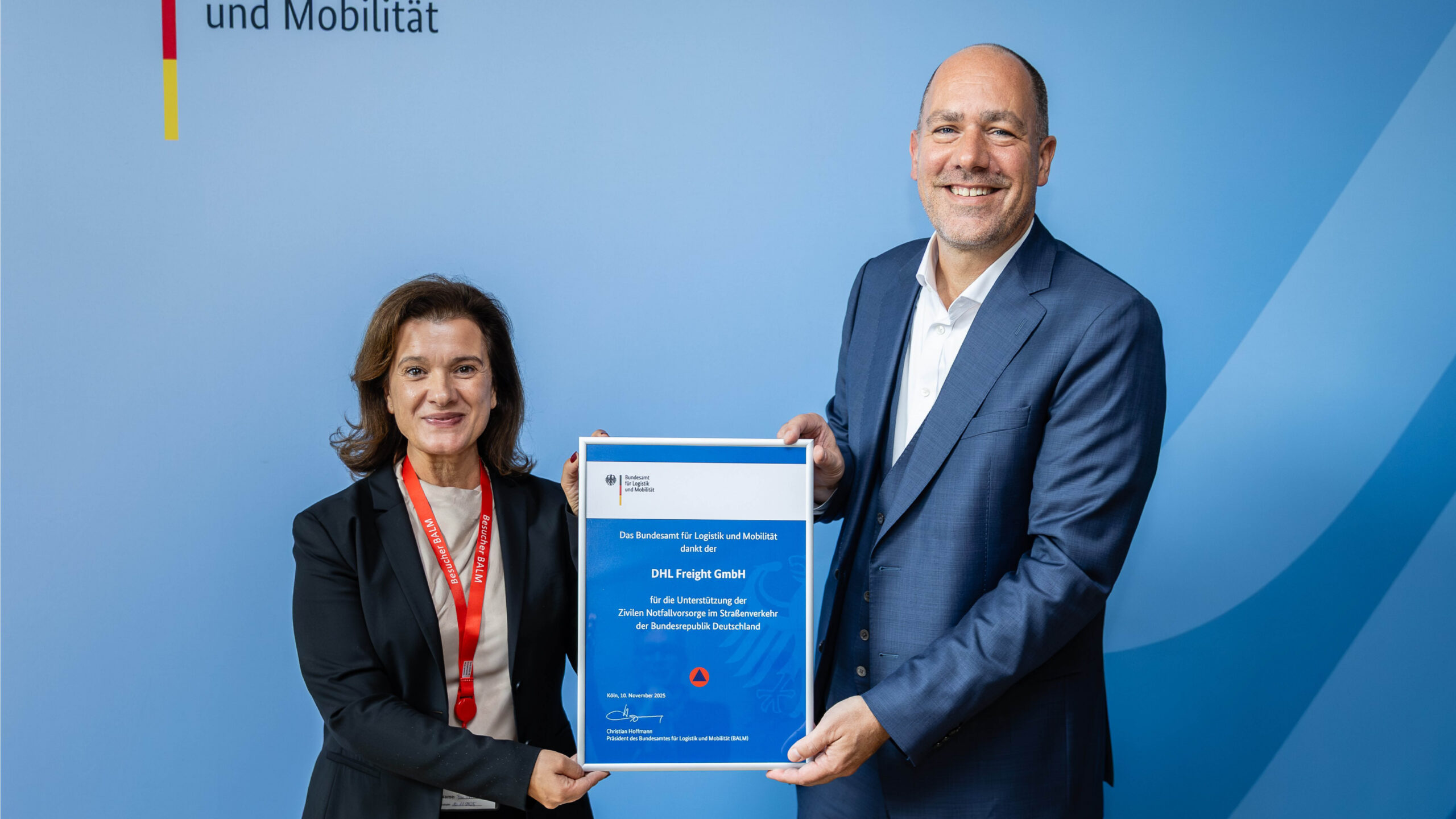 Photo of Christian Hoffmann, president of the Federal Office for Logistics and Mobility (BALM), and Anabela Pires, CEO DHL Freight Germany and Austria