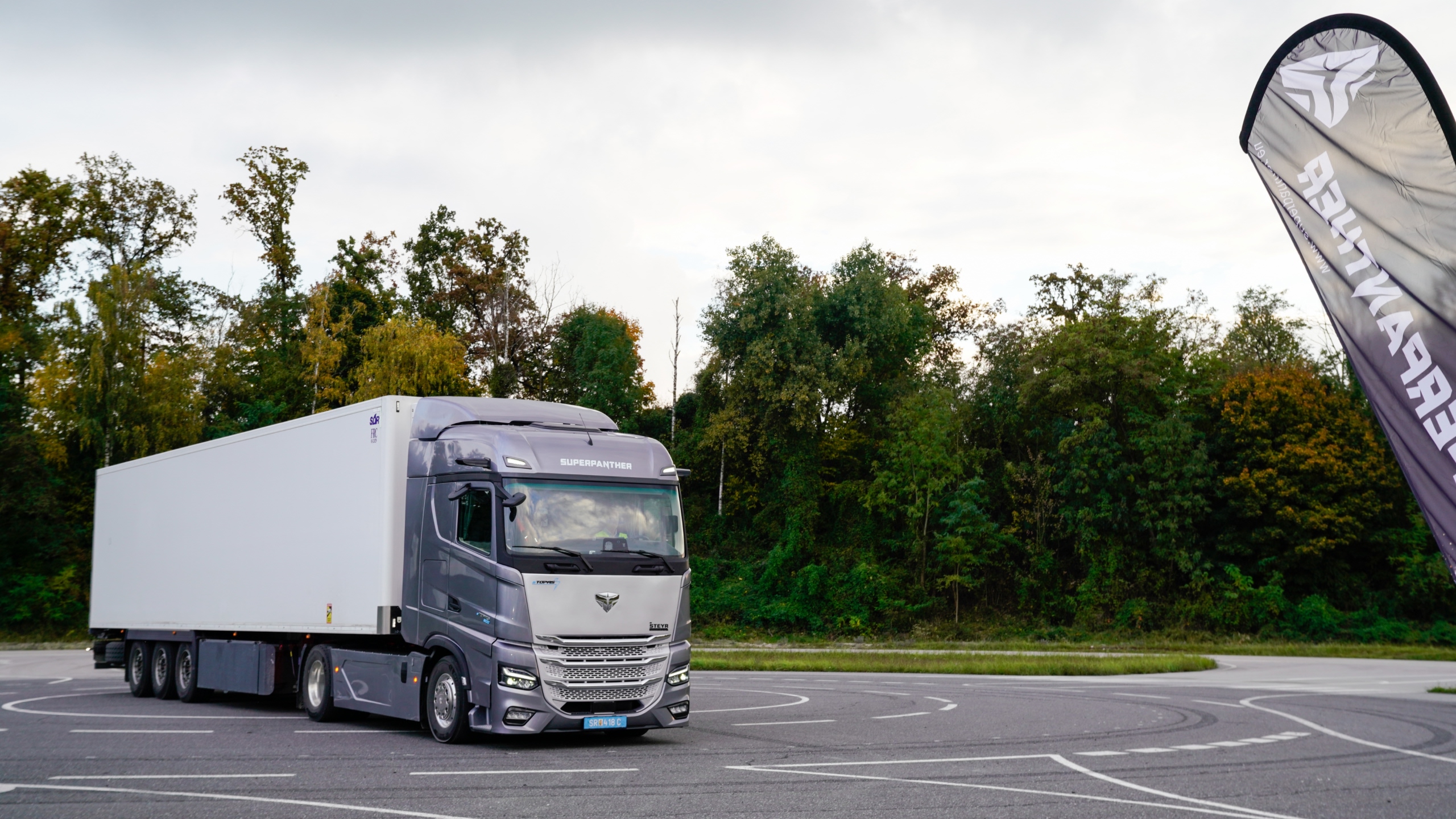 The new SuperPanther e truck